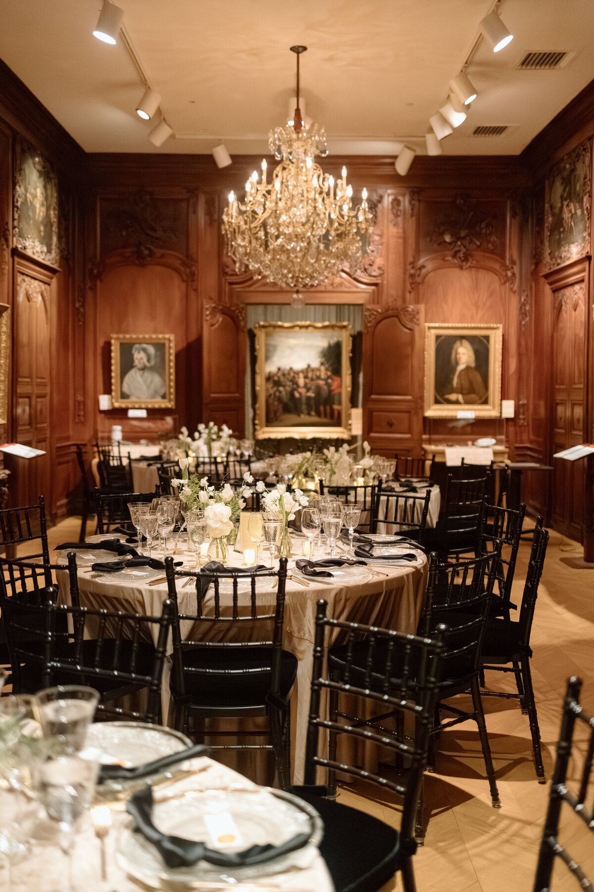 Veronique-Andrew-Chateau-Ramezay-Old-Montreal-Wedding_Reception-3