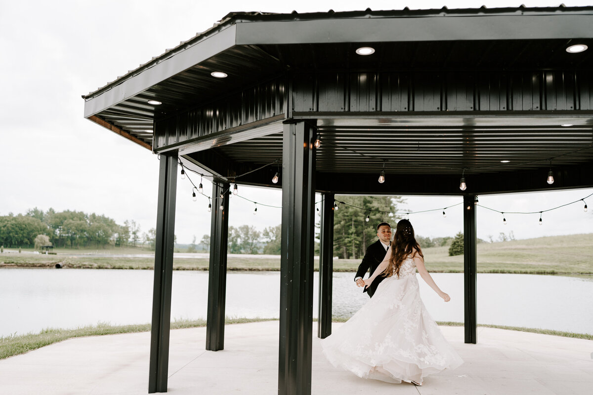 kraber-the-gathering-grounds-iowa-wedding-33