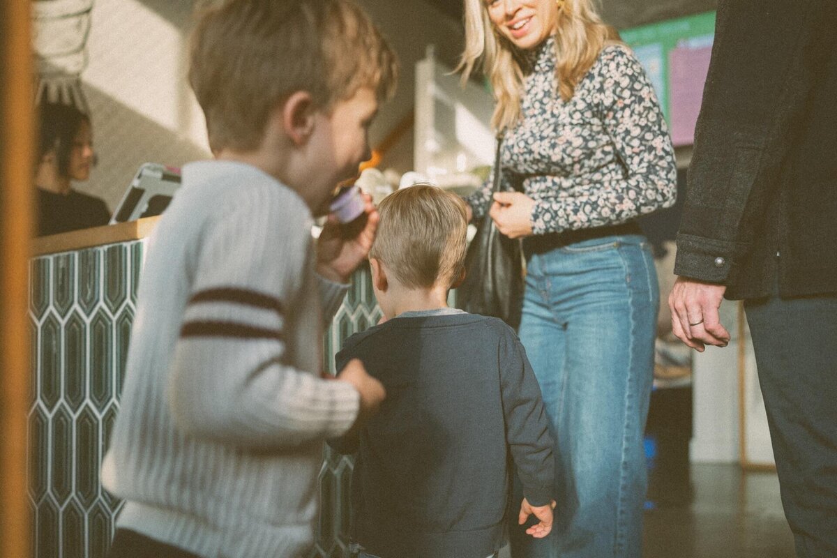 family-photos-ice-cream-shop