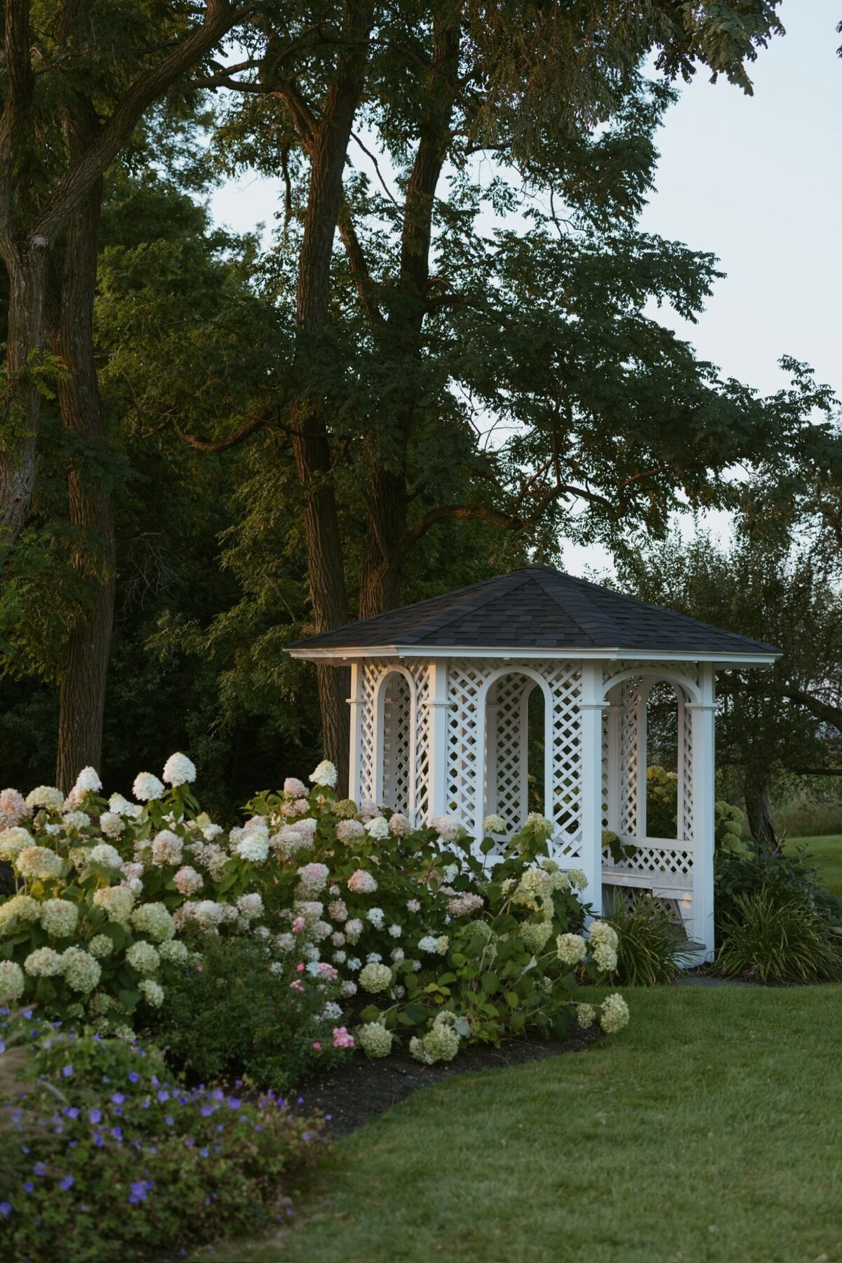 outdoor-same-sex-wedding-05