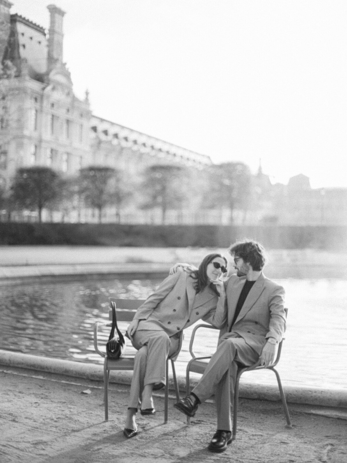 Engagement session Paris Louvres Tuileries Thomas Raboteur Luxury Wedding (19 sur 45)-2