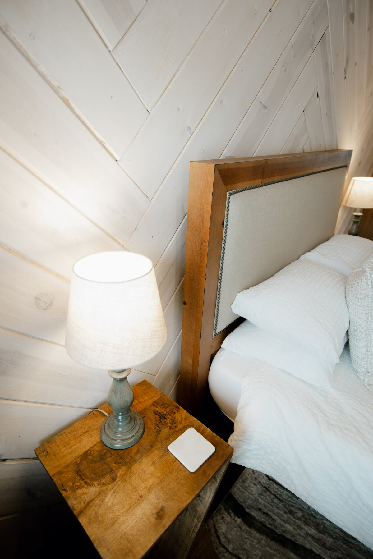 Bear-Ridge-Destination-barndo-suites-rosie-photo-video-44