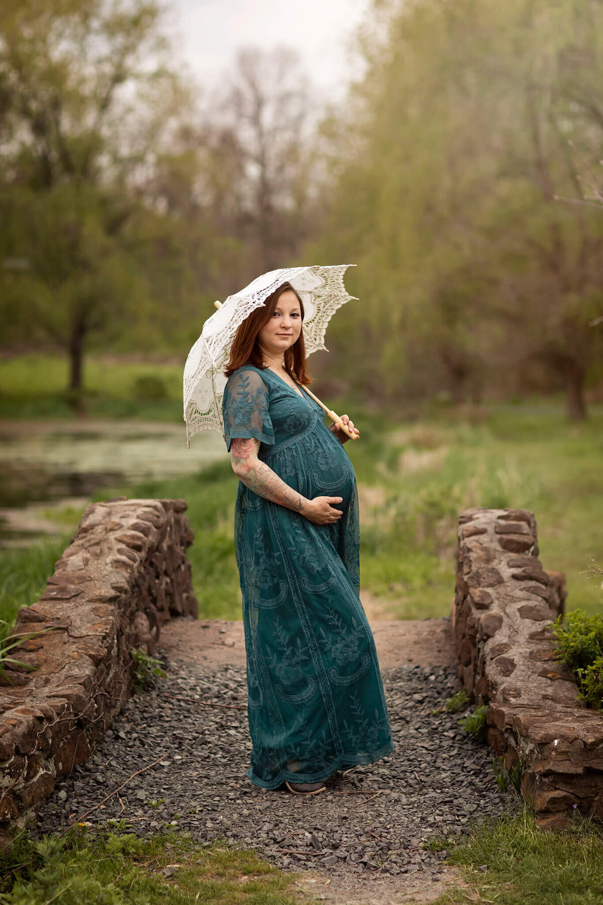 NJ Maternity photographer captures whimsical photo of expectant mom