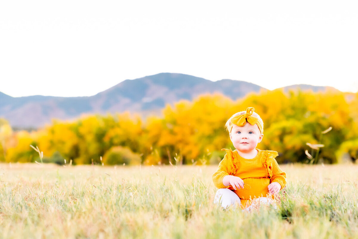 colorado-fall-family-baby-in-field-photography
