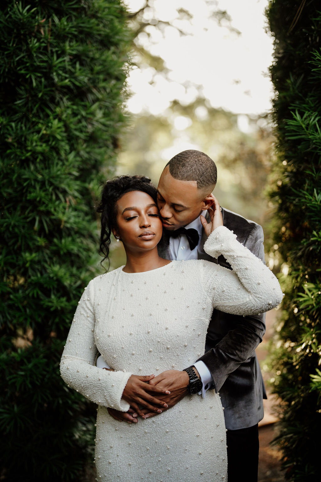 sophisticated-couple-engaged-in-glorious-New-Orleans-gardens
