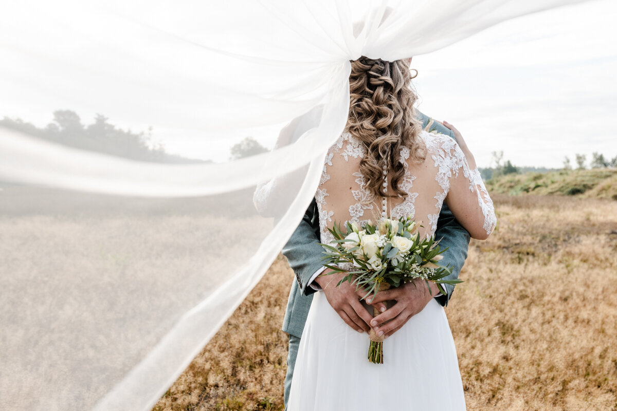 Country bruiloft, boerderij bruiloft, trouwen in Friesland, bruidsfotograaf, trouwfotograaf (50)
