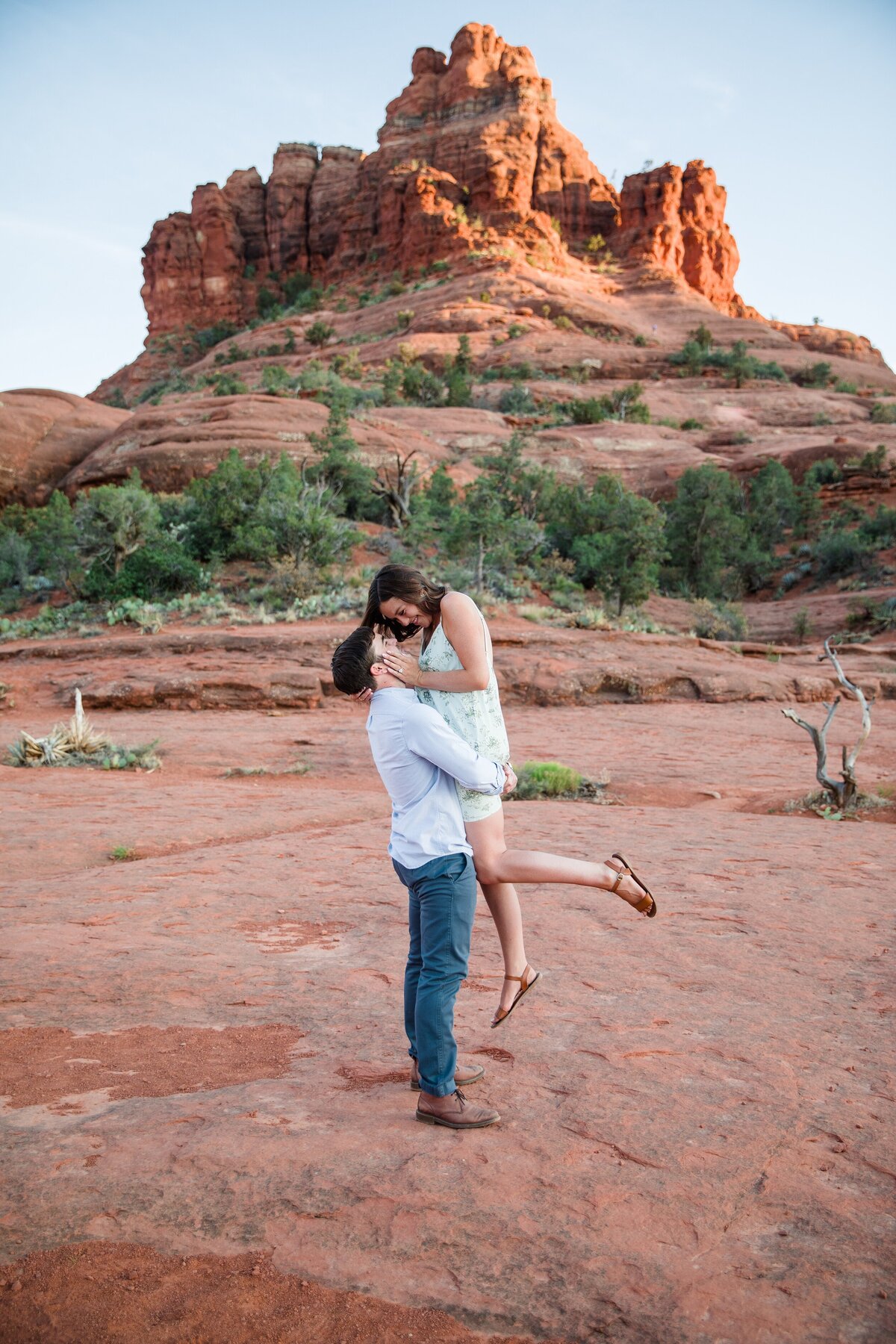 Bell_Rock_Proposal_Sedona_AZ_Danielle_Holman_Wedding_Photography_0016