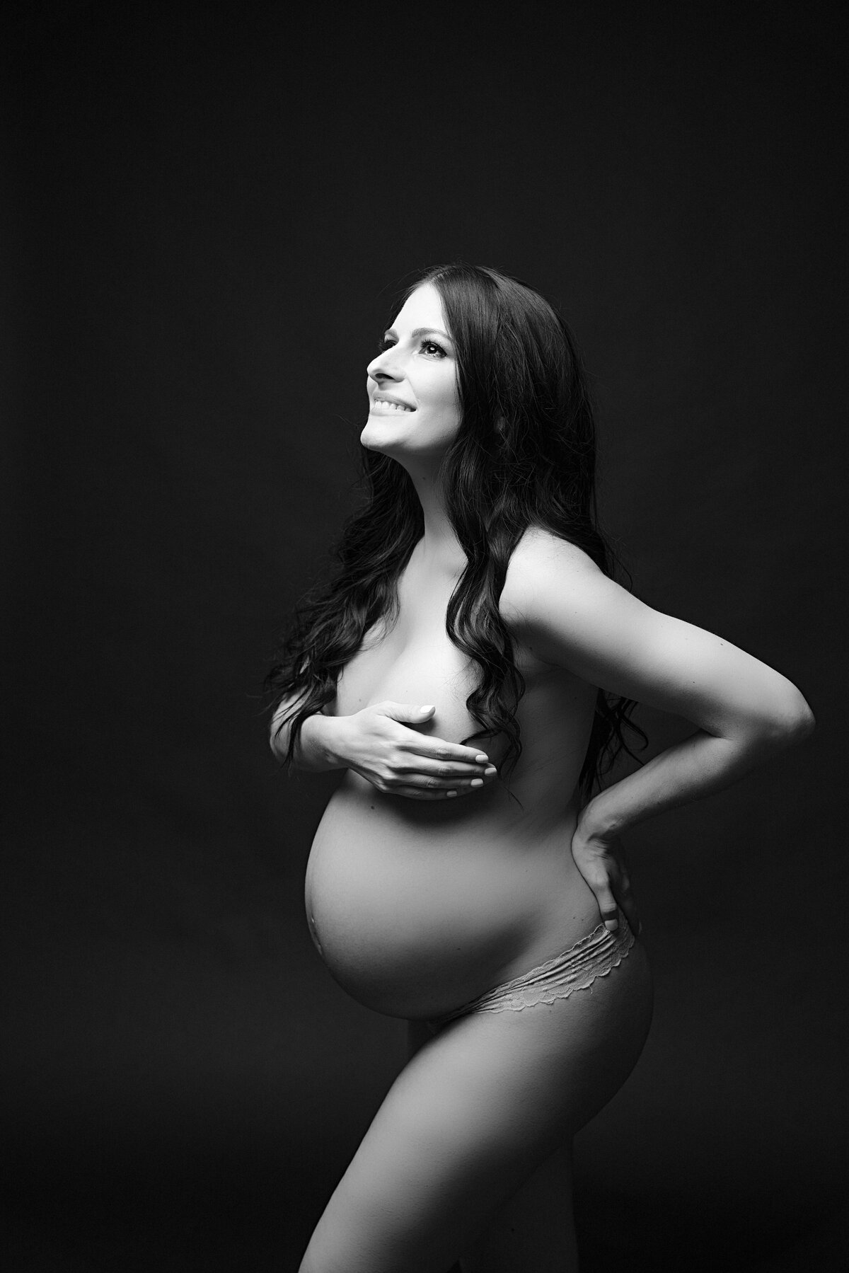 Black and white maternity photos