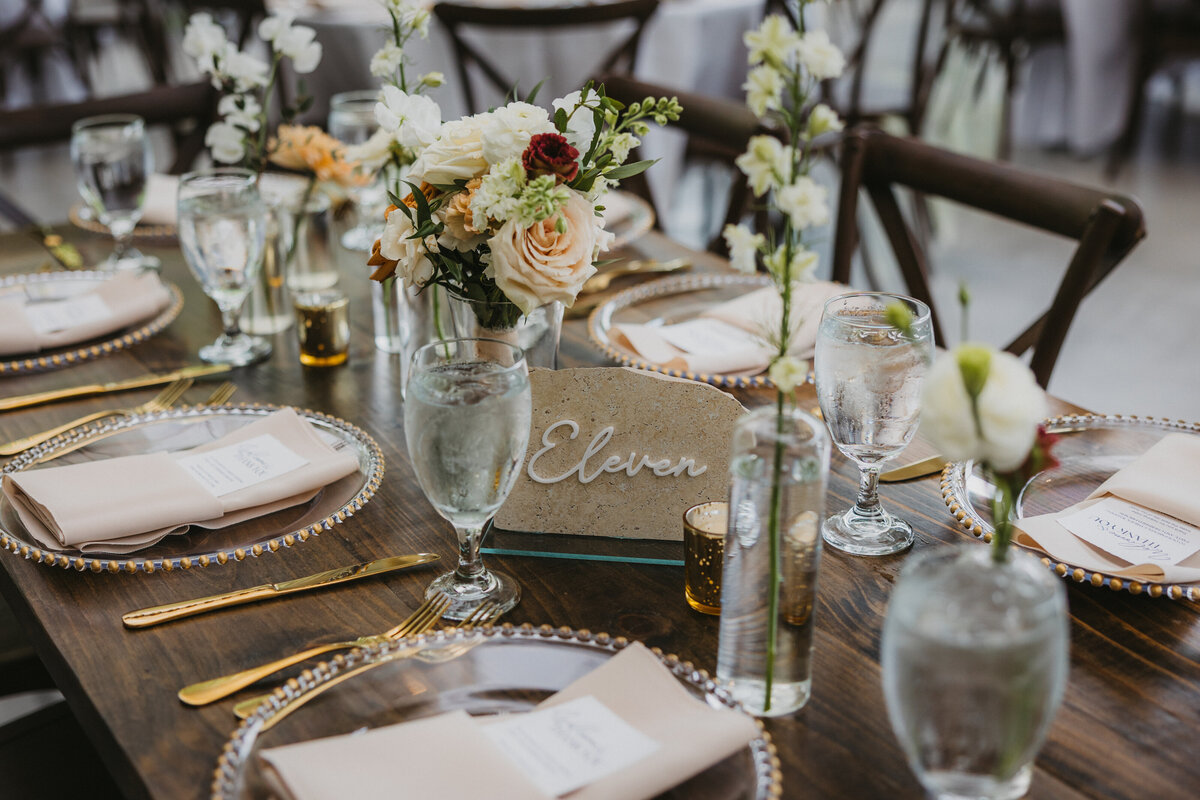 Indianapolis Wedding Florist Planner_First Class Designs_copperhead photography_2