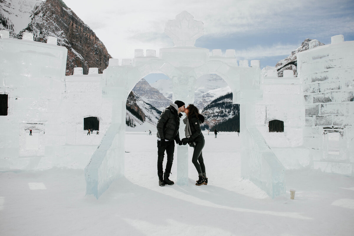 Lake Louise-couples-lifestyle-photographer-naturally-illustrated (2)