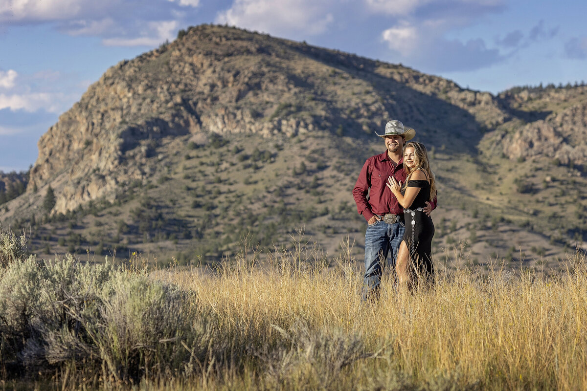 Shanna-Mae-Photography-Montana-Photographer-Engagement-Couples-Classy-Western-Mountains-Sunset-Ennis-Bozeman-001