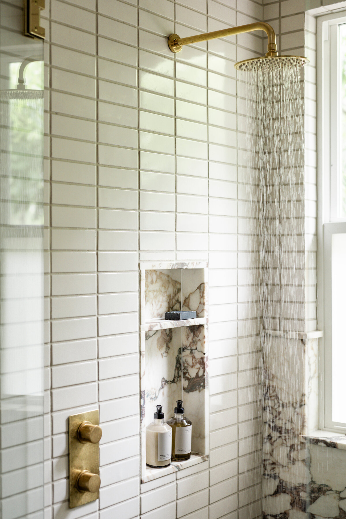 house-franc-avenue-h-hyde-park-bathroom-remodel-addition-historic-home-calacatta-marble-shower-fireclay-tile-window-unlacquered-brass-faucet-rainfall-shower-head-historic-neighborhood-austin-texas