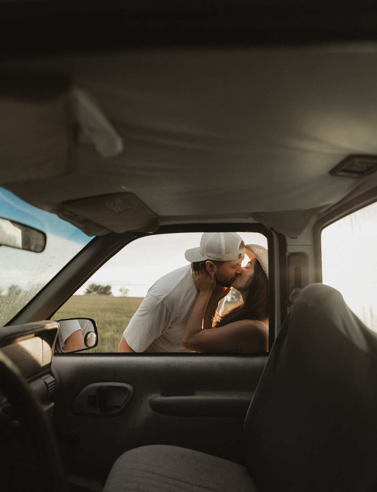 Wildflowercouplessessionwithtruck_emilyarwinephoto-137