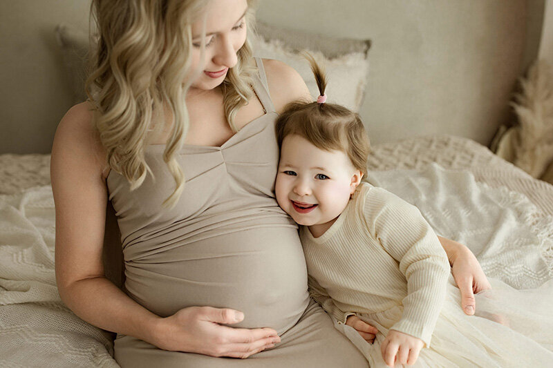 Mom and toddler maternity photo session in Medina Ohio