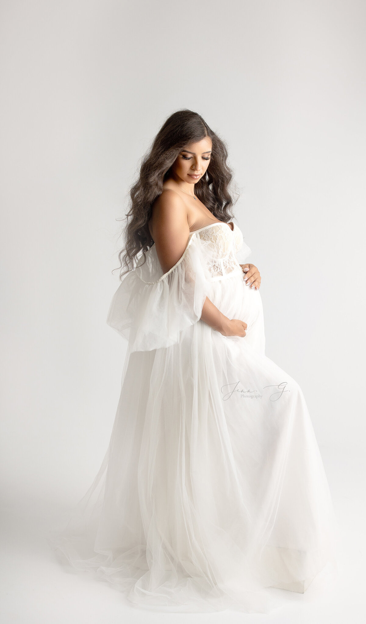 bright and airy maternity photos