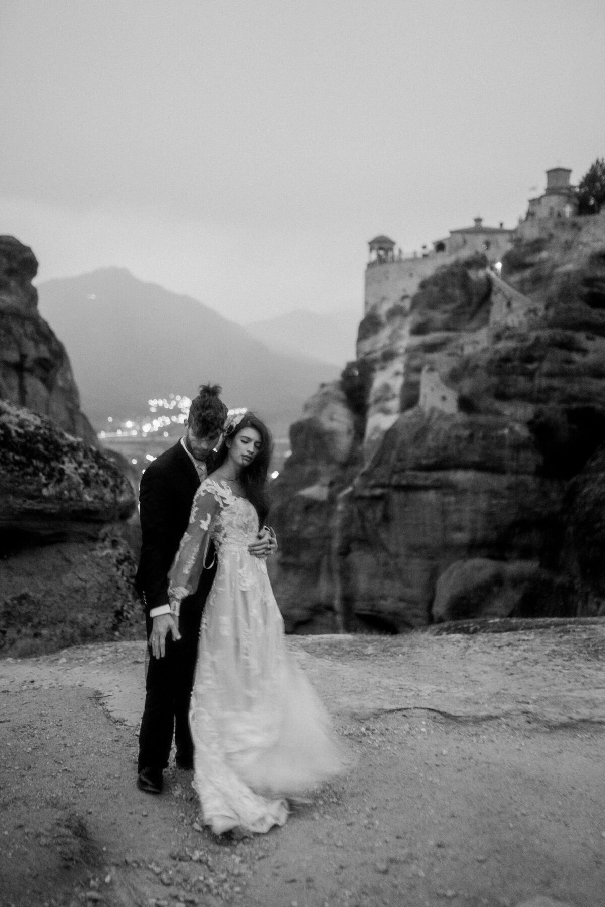 295-Meteora-Kalabaka-Greece-Inspriation-Loves-Story Elopement-Cinematic-Romance-Destination-Wedding-Editorial-Luxury-Fine-Art-Lisa-Vigliotta-Photography