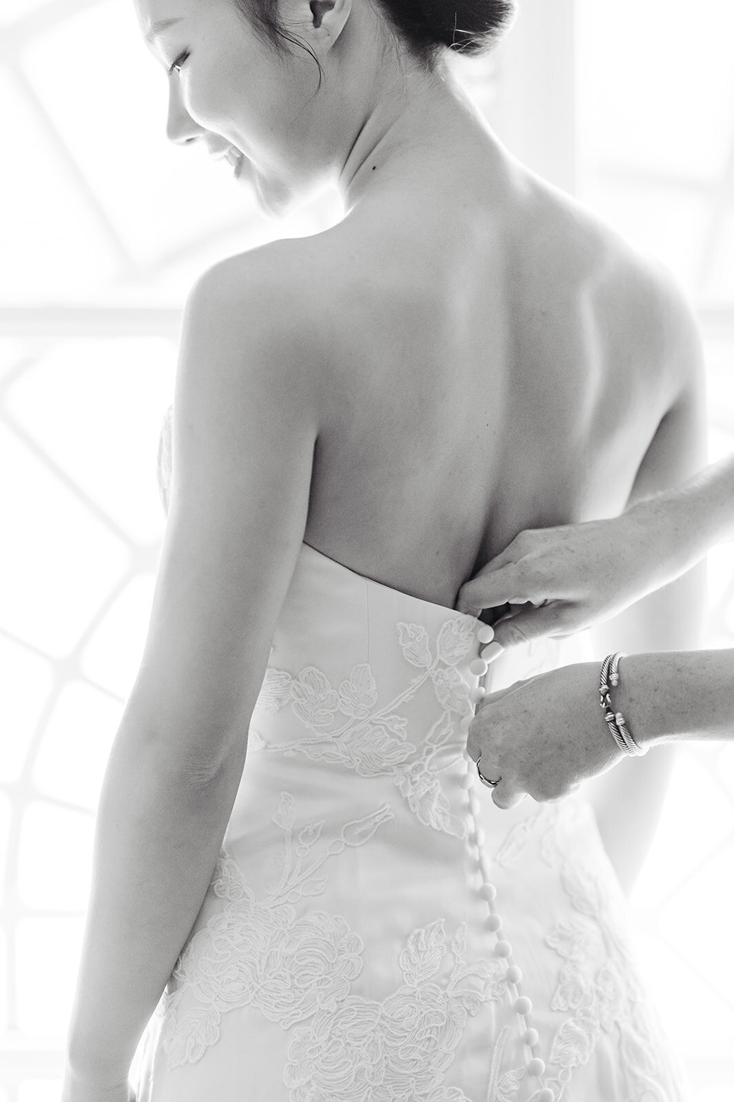 MorganeBallPhotography-Wedding-ZoeEdward-01-Chantilly-GettingReadyZoe-Bridalportrait-10-8761