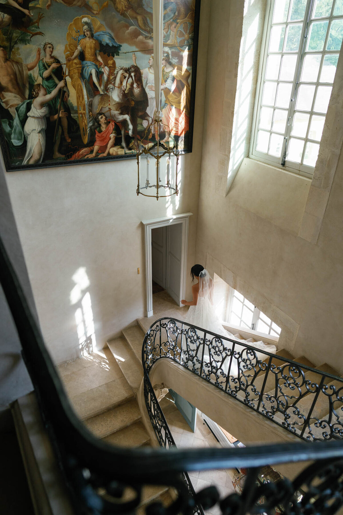the bride in the stairs of château de Villette