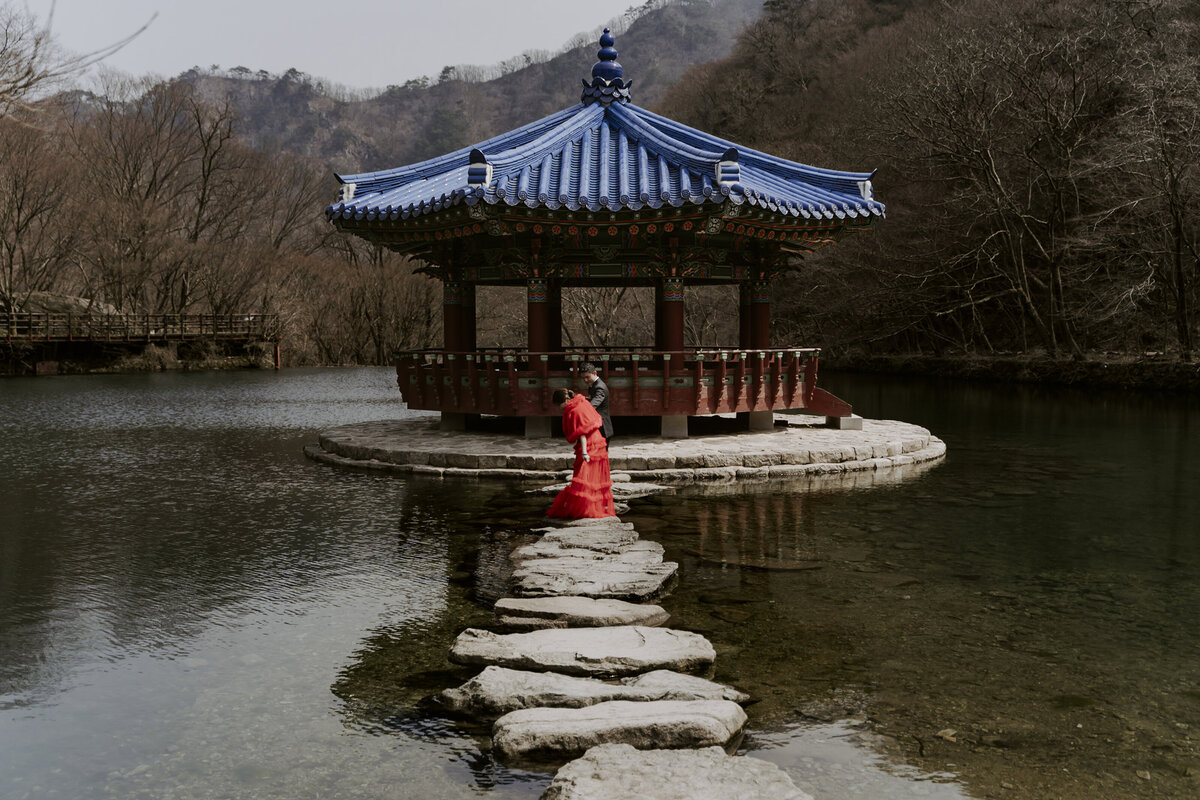 Singapore couple cross the pond at Naejangsa during their prewedding shoot