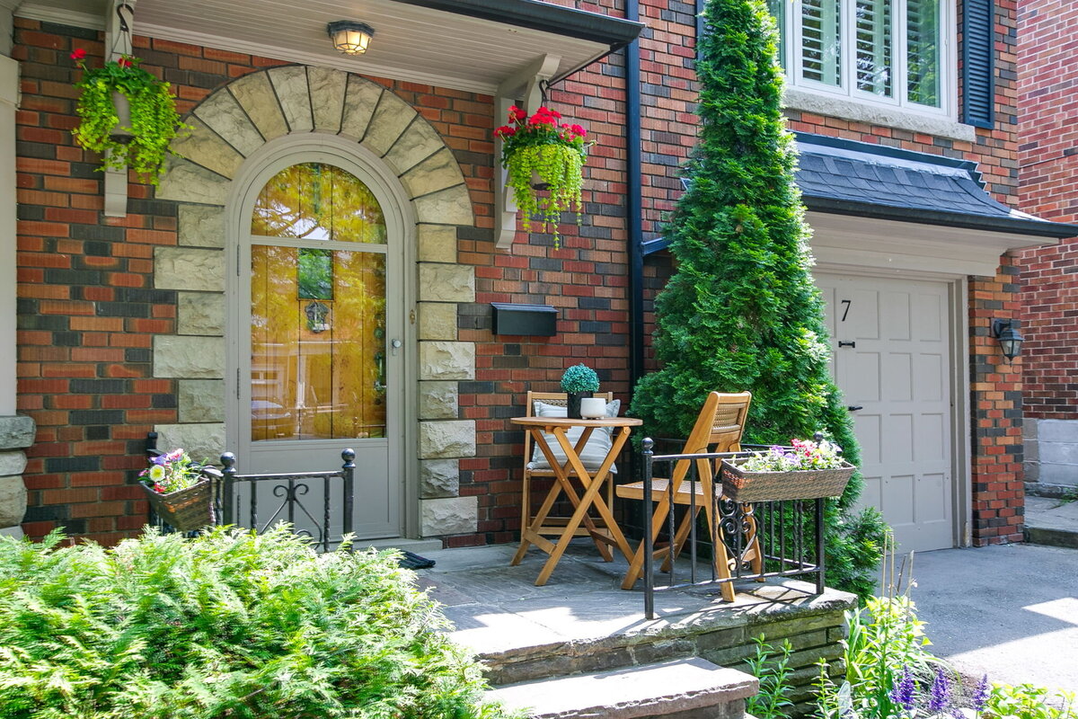 6-web-or-mls-3_001_Porch