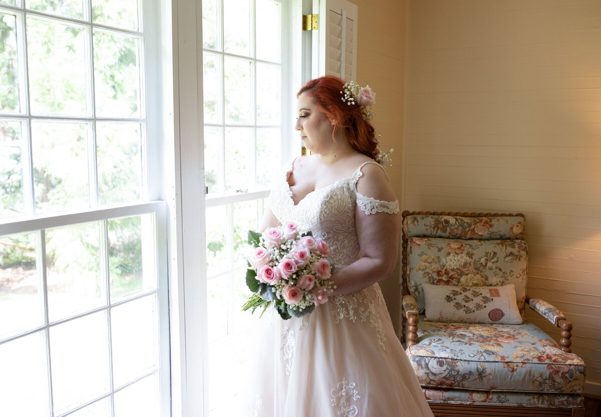 atlanta-bride-pink-roses-window-light-romantic-moment