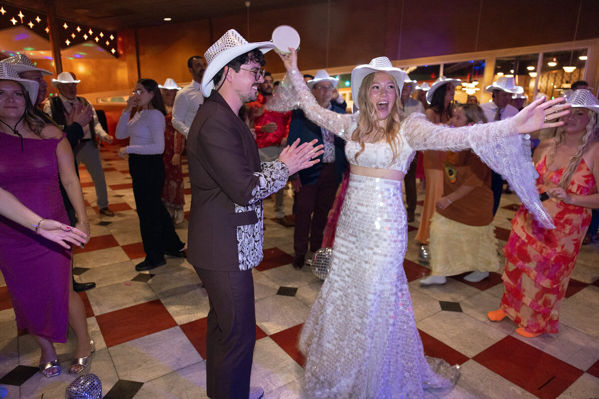 38-bride-in-cowboy-hat-nashville-dance-floor