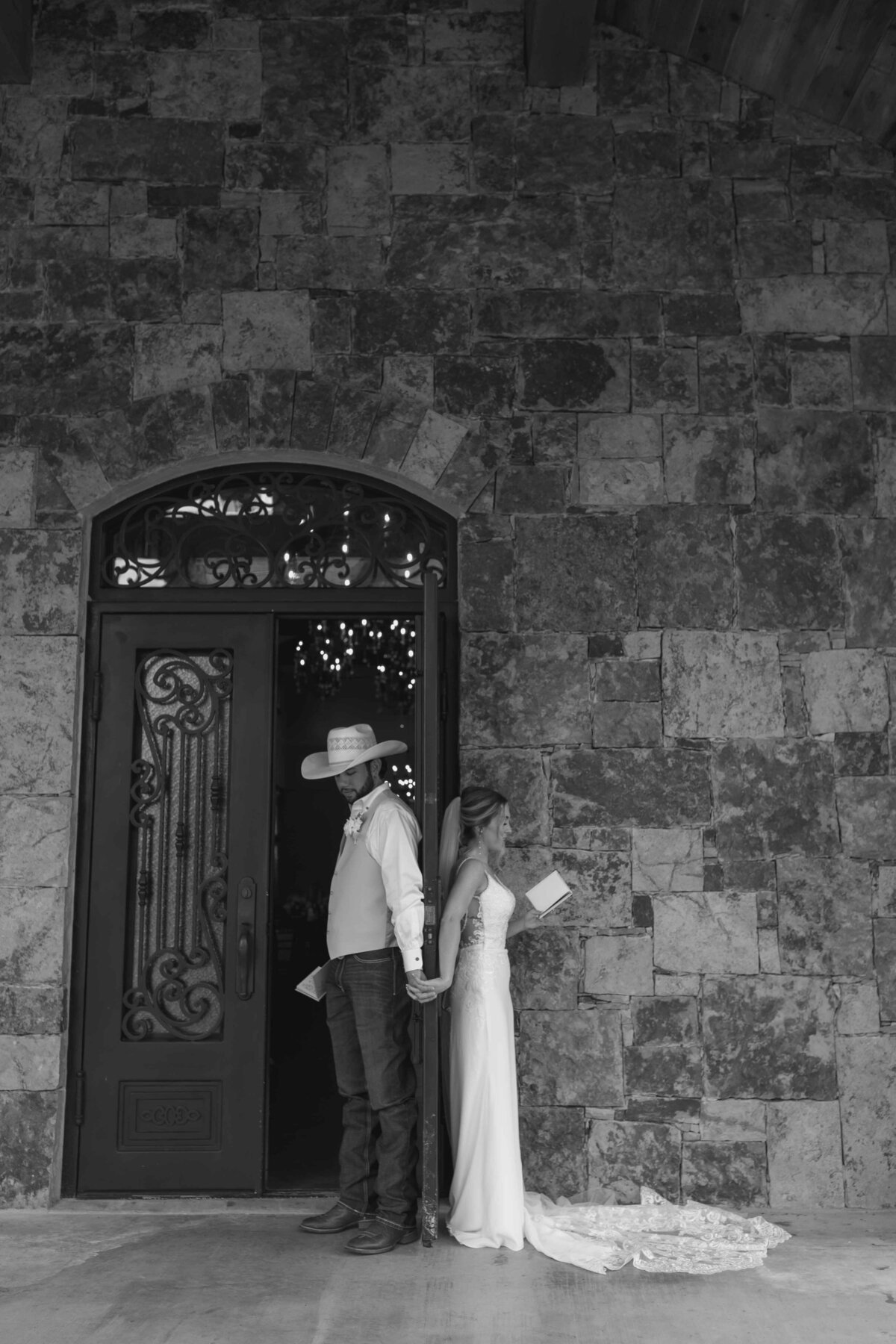 Dakota&Hope'sSneakPeeks-courtneyagaryphotography-13