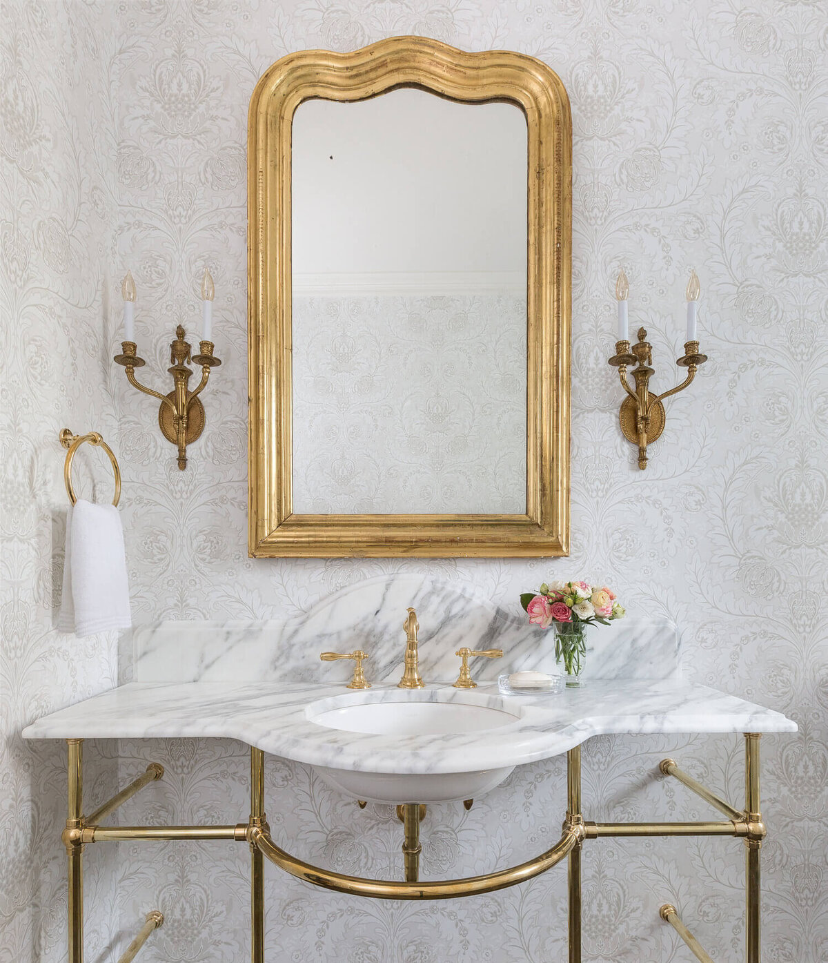 gold-mirror_marble-sink