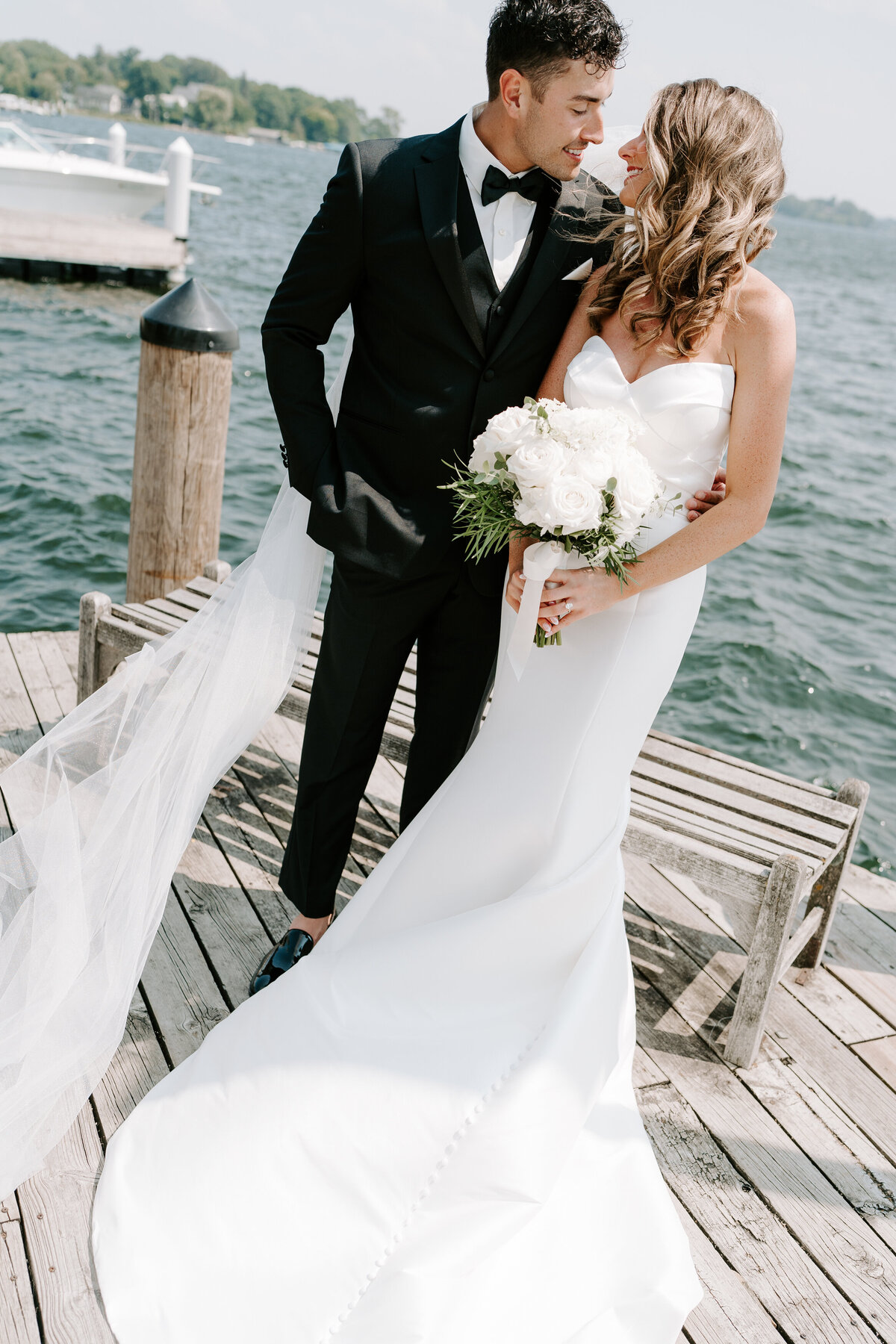 abby-parker-lake-minnetonka-wedding-22