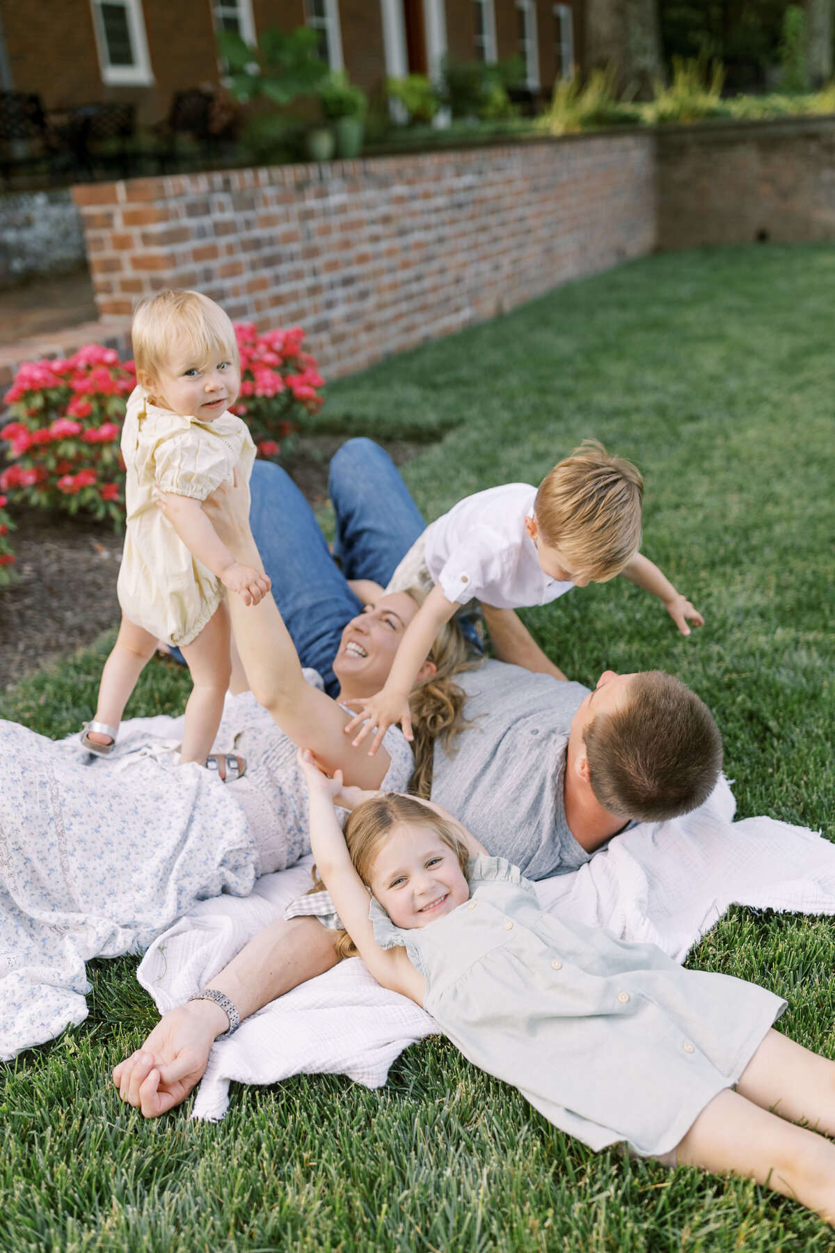 Family portrait session in a Philadelphia park - 10