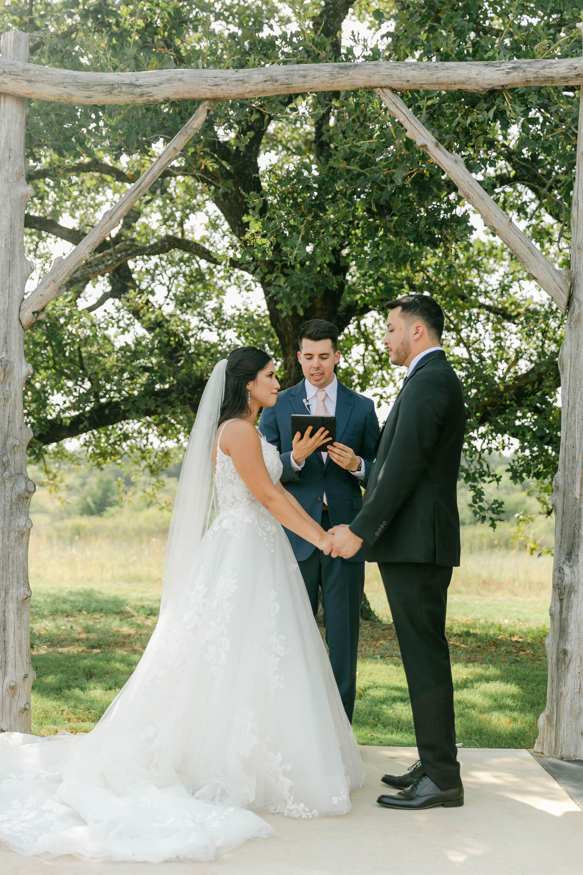 Summer wedding in Dallas, Texas photography by Alex Blair