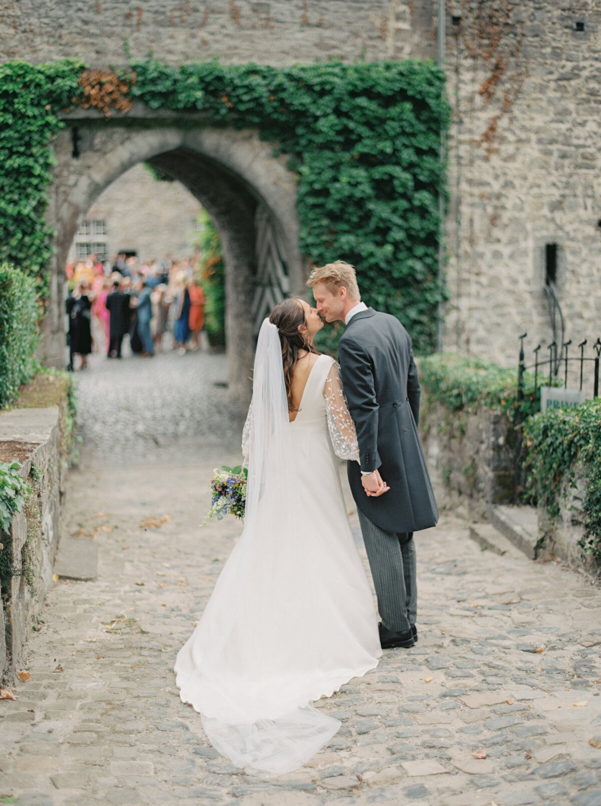 176-Olivia_Poncelet-Film-Photographer-Mariage-Chateau-de-la-Rocq-RH-WEB-72