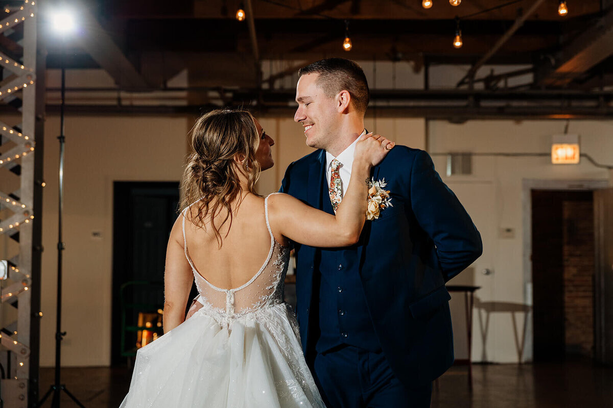 city-view-lofts-modern-downtown-chicago-wedding-052