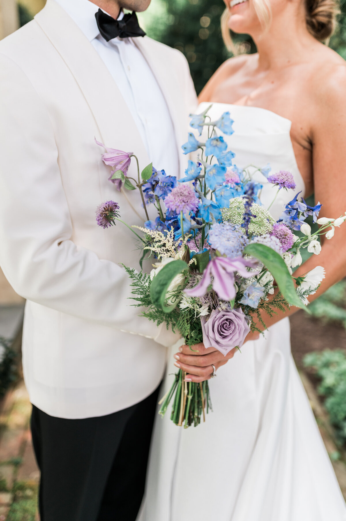 Château Dreams: Elevate your wedding with our luxury photography amidst the opulent châteaus of France & Italy. Our images reflect the grandeur and elegance of your special day.