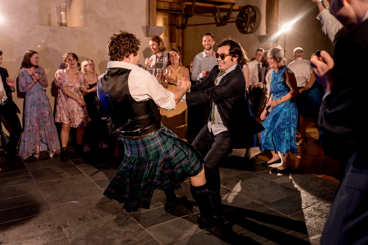 great-barn-devon-wedding-photographer-jasmine-leo-61