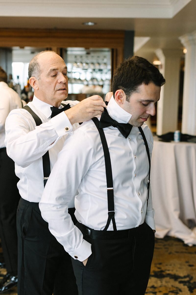 groom-buttoning-suit-jacket-evansville-country-club09