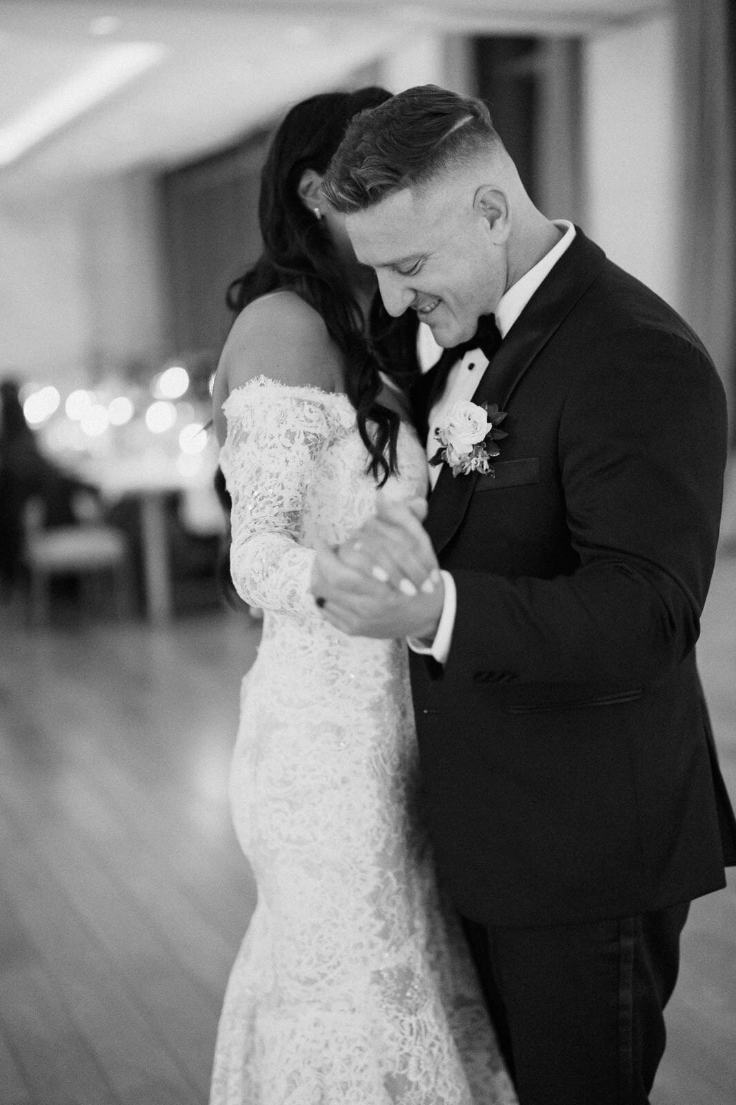 W9-Wedding-Photos-The-Pearle-Burlington-Lake-Ontario-Stephen-and-Oksana-2024-09-29-2500px-1256
