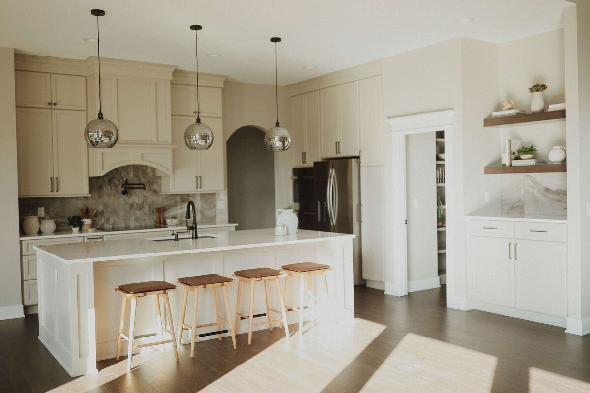 2425-Kitchen-Linden-Central-Iowa-Custom-Home-JRL-Builders-3F1A1643