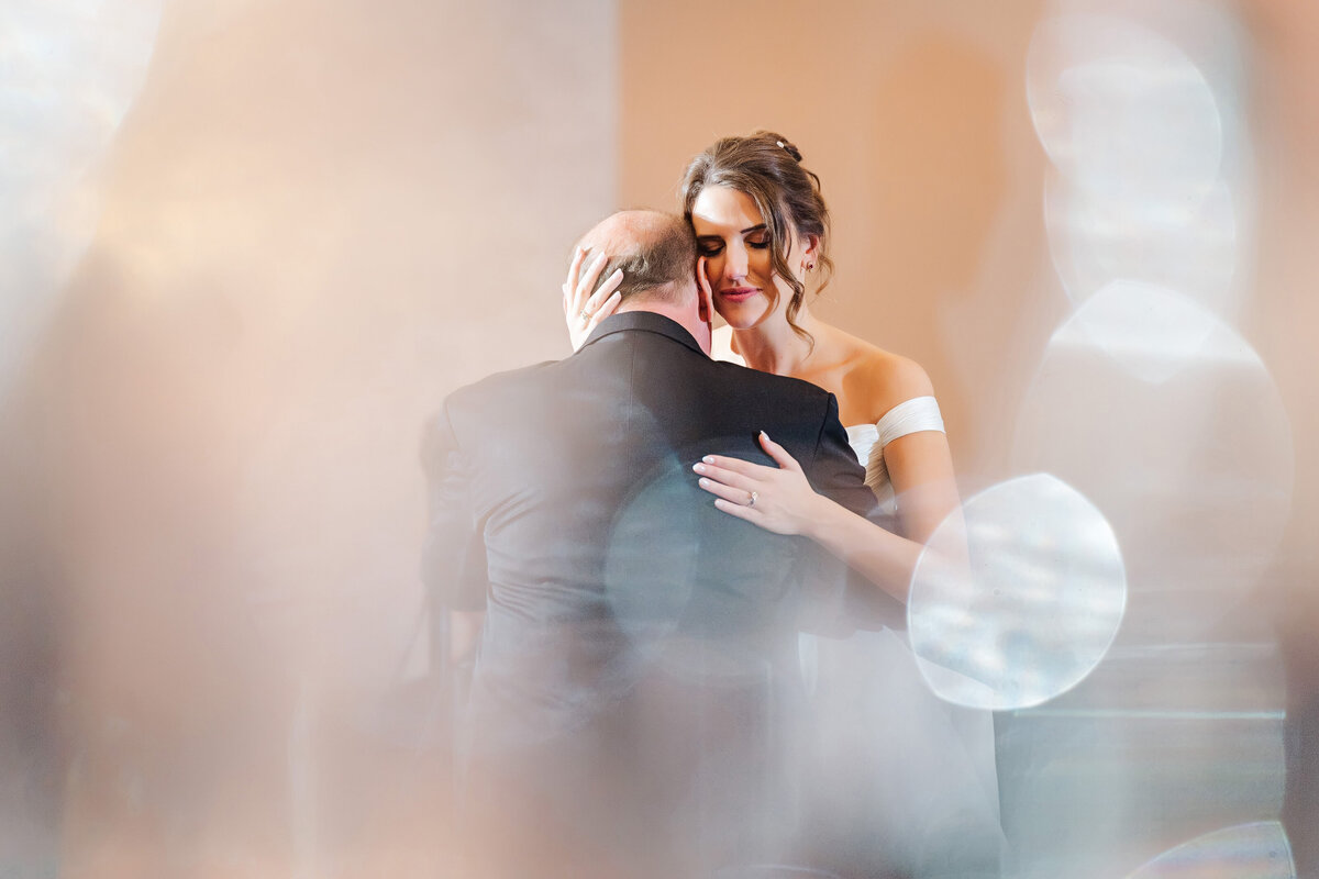 bride dancing with her father at the lake club of ohio wedding 
