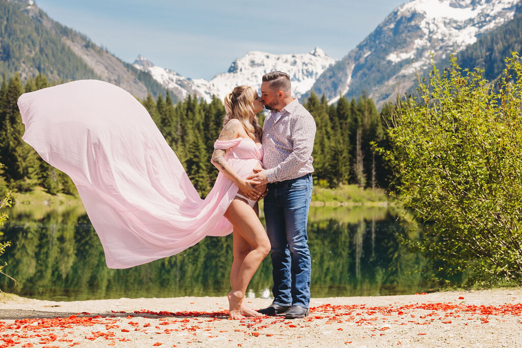 Vanessa Gold Creek Pond Maternity Photoshoot (4)