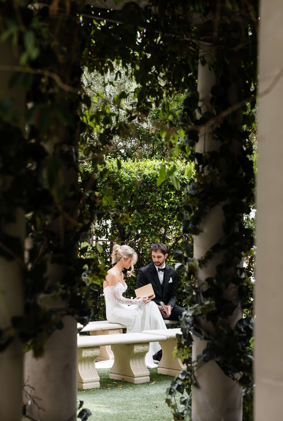 51_riskyexposure_maddie-noah_las-vegas-elopement-photography