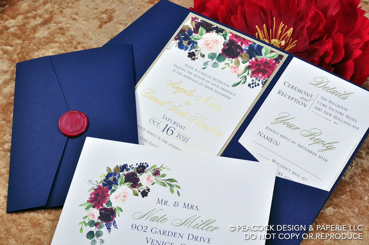 HAWKINS_WeddingPocketEnclosure_Open-Closed_Envelope_GoldFoil_7572_WEB