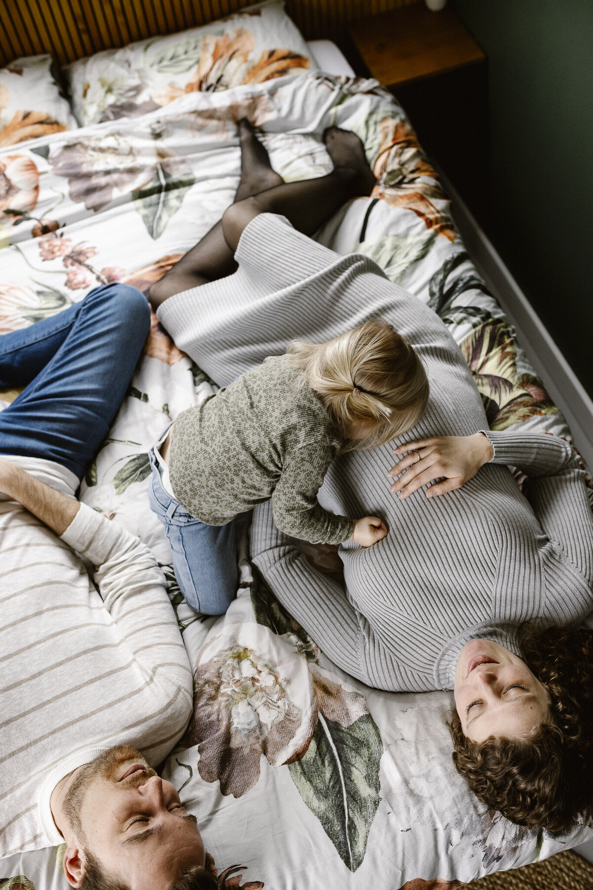 WEB - Amanda, Jesper & Livia Zwangerschapsshoot Lifestyle Homesession | Samantha Bosdijk Photography-25