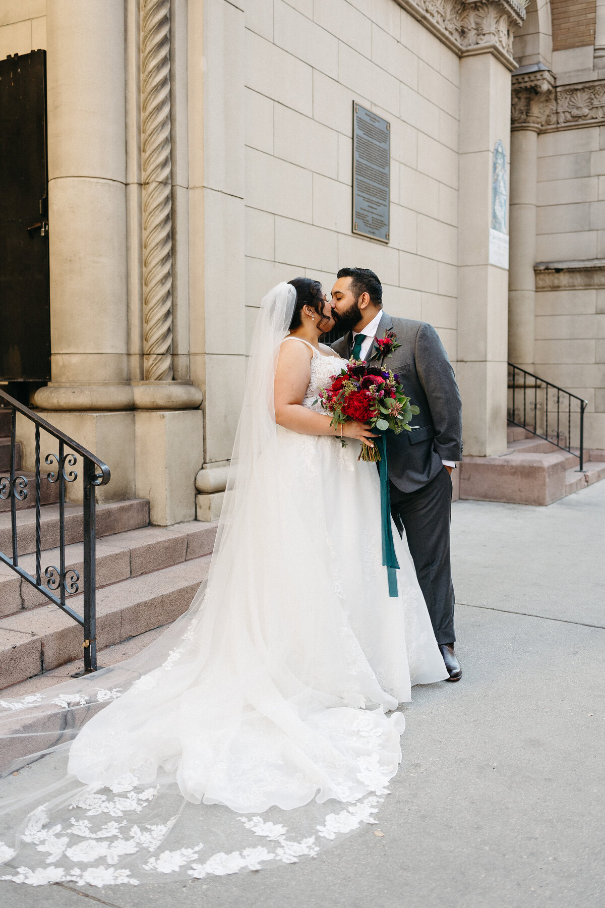 Bold-vibrant-downtown-san-antonio-wedding-by-leah-thomason-1