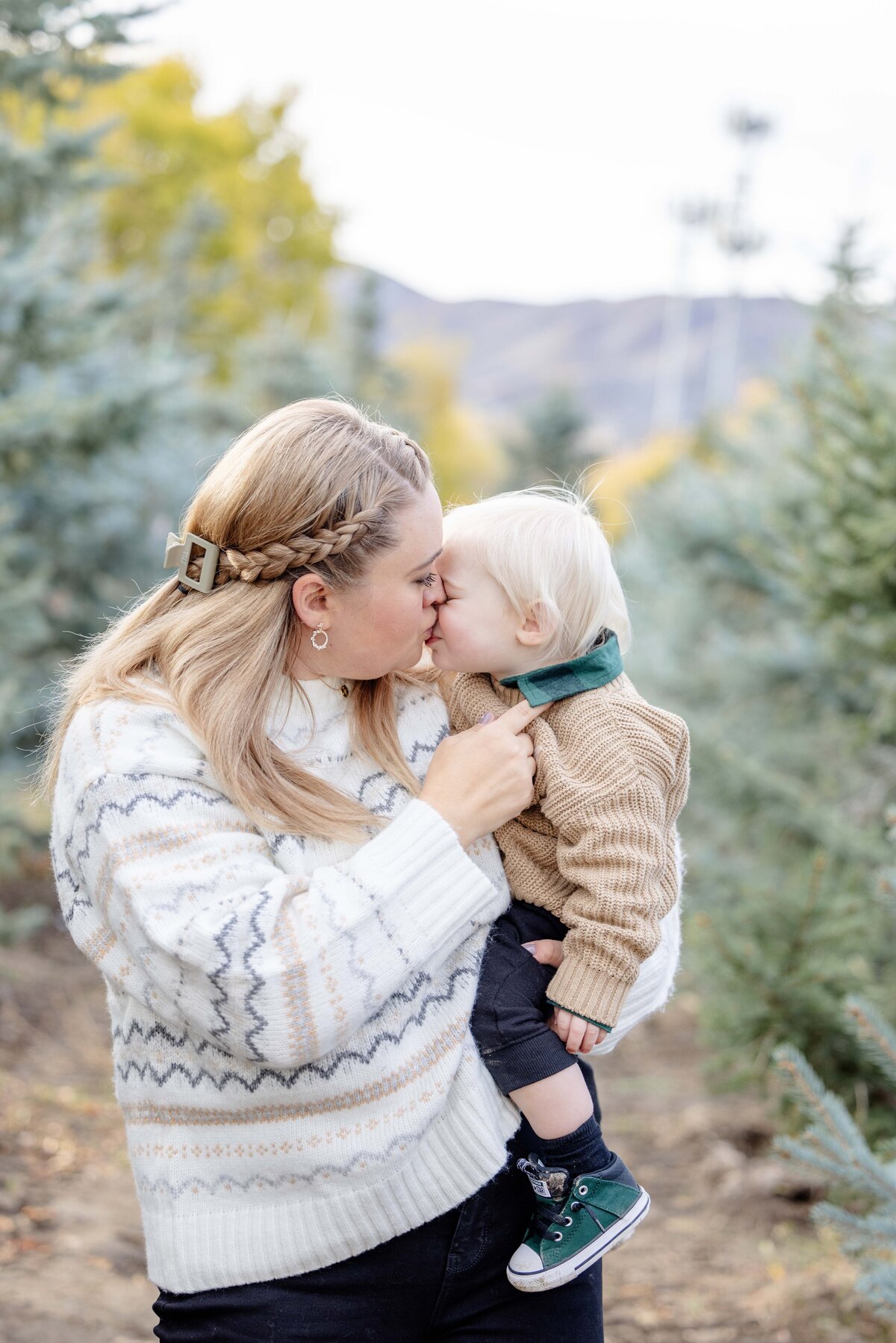 Utah-County-UT-Christmas-Tree-Farm-Mini-Session-Magnolia-and-Grace-Photography-Co-AshbyilyinJ-# (1)-34