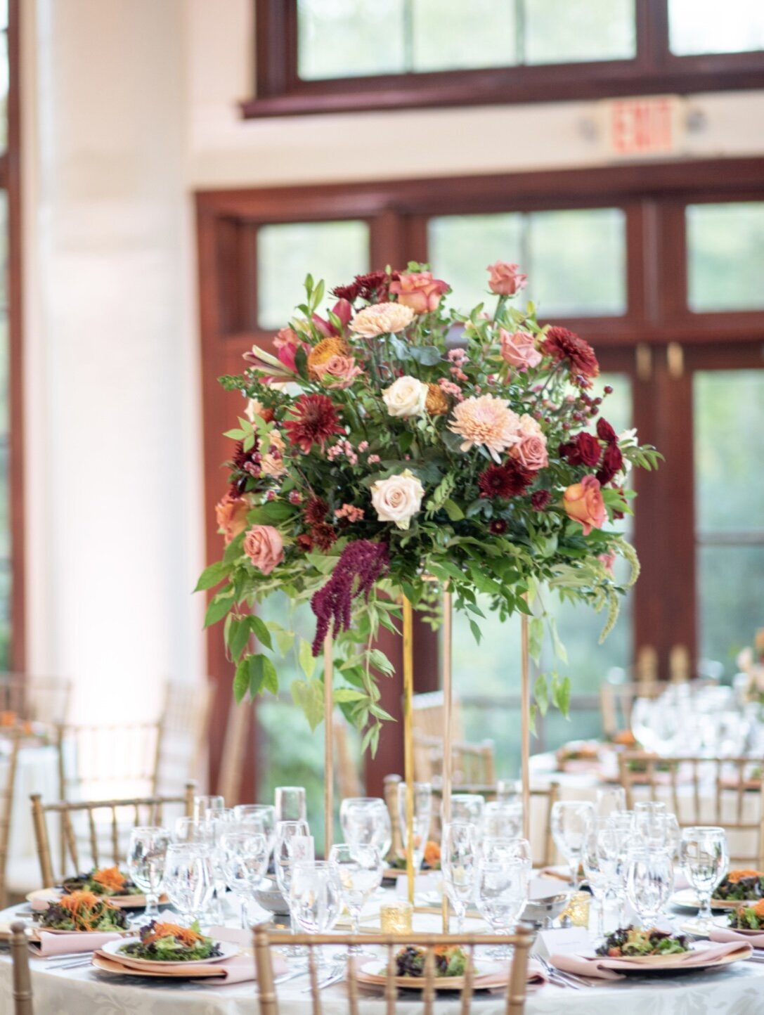 Artistic floral design for your special event in Maryland. Custom wedding reception floral arrangements. Garden style flowers for Eastern Shore wedding venues.