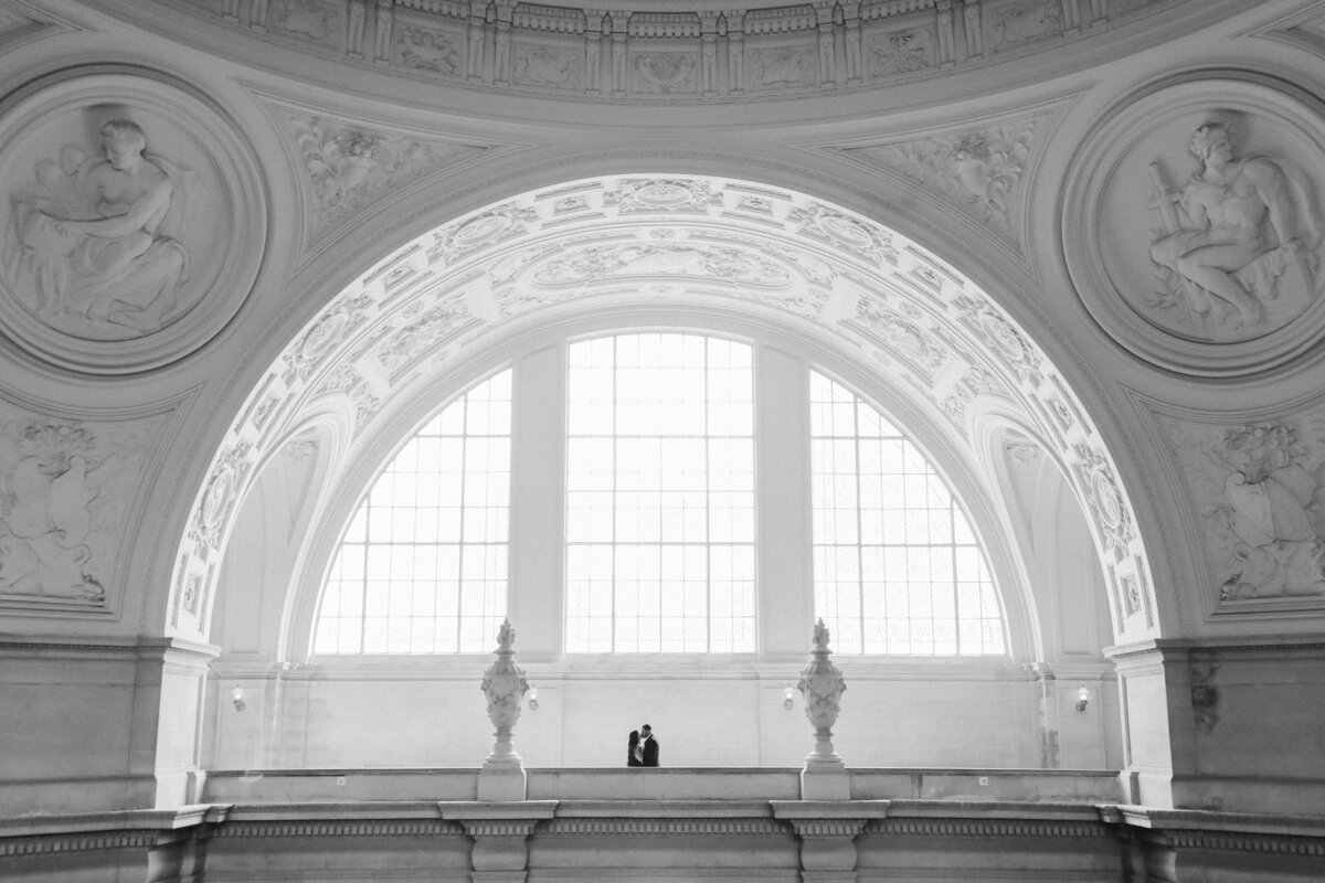 SanFranciscoCityHall-Photographer-LykaMakPhotography-TrishaOscar-185