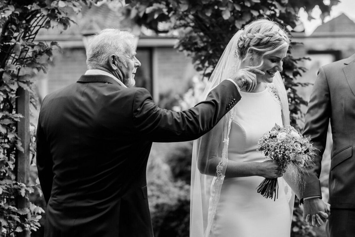 beste-trouwfoto-groningen-anouk-wubs-trouwfotograaf-49