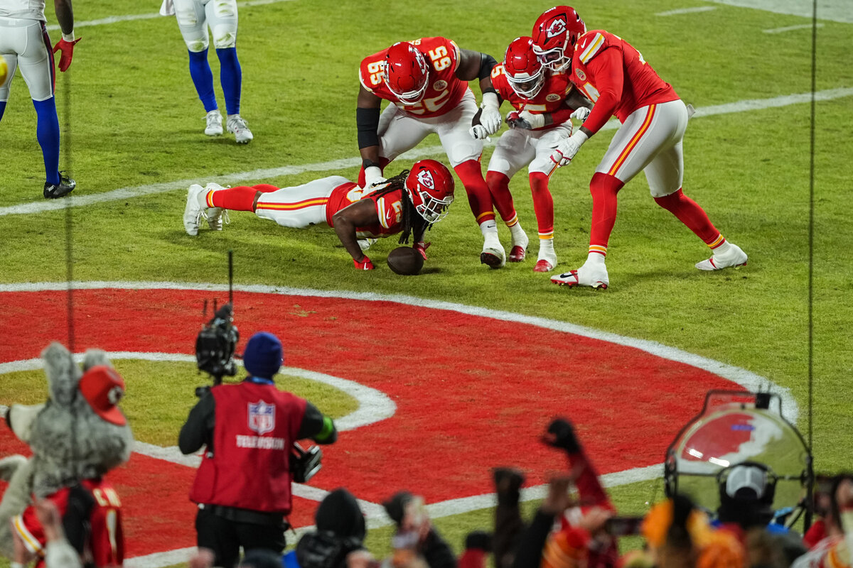 kansas-city-sports-photography-chiefs-0076-touchdown-celebration-endzone