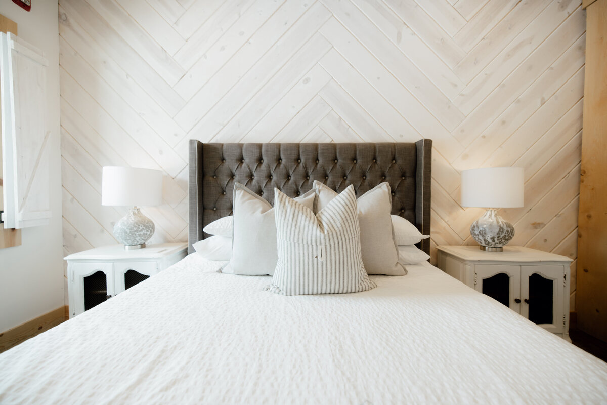 Bear-Ridge-Destination-barndo-suites-rosie-photo-video-77